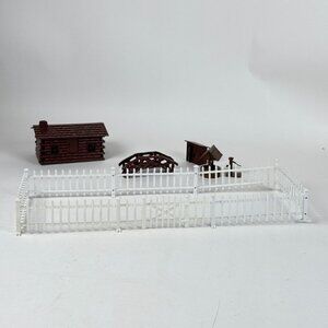 Vintage Plasticville Log Cabin Playset HO Scale Model Railway Accessories